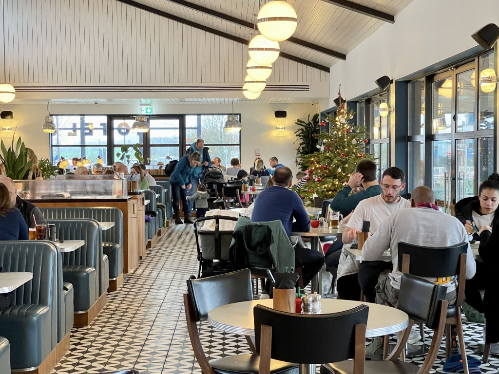Mollies Diner Airy Interior