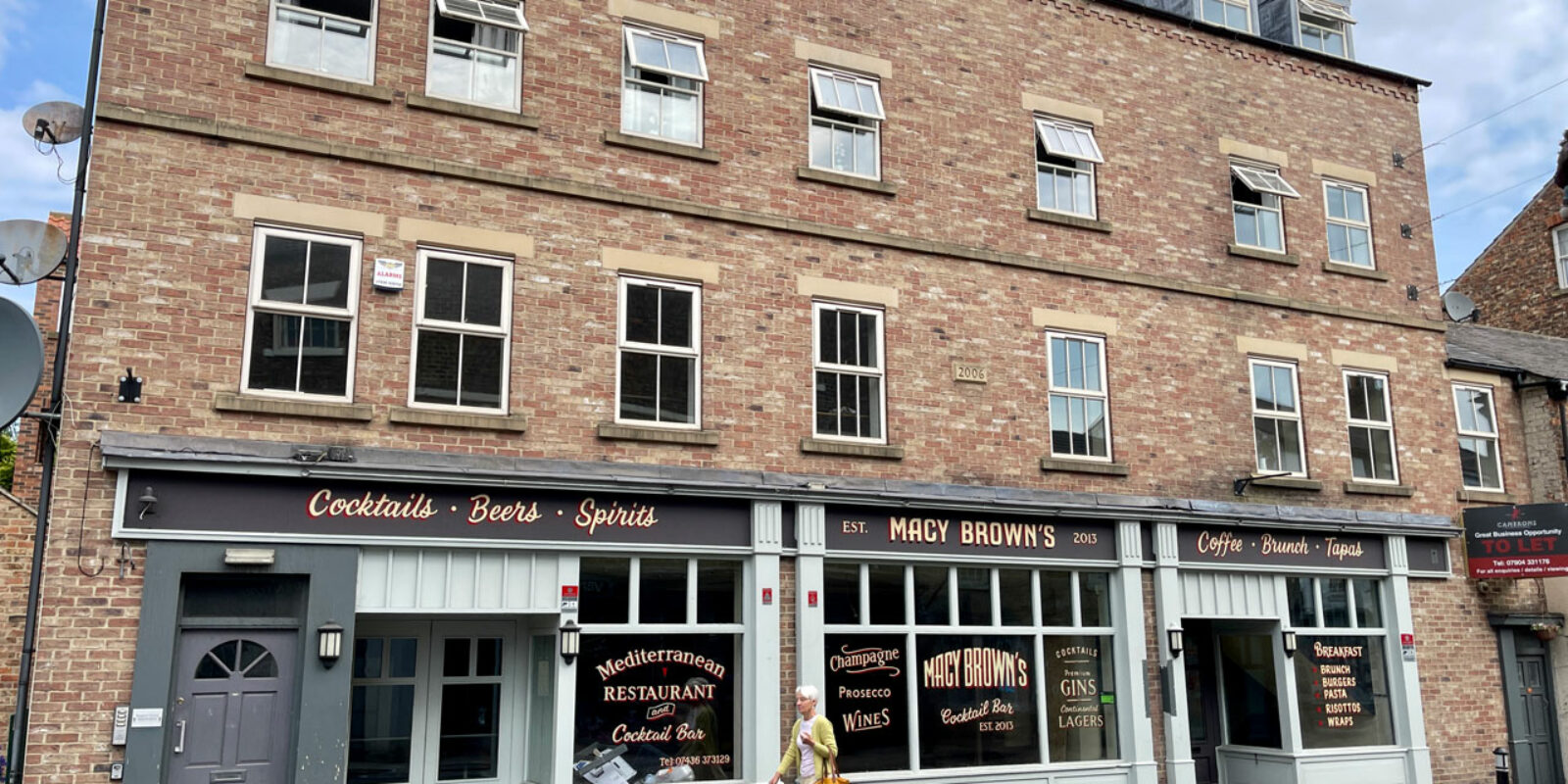 Thirsk-Shops-Macy-Browns-Cocktail-Bar