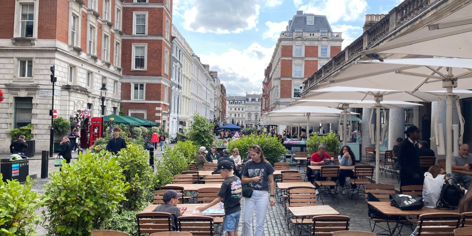 Shake Shack Outdoor Seating