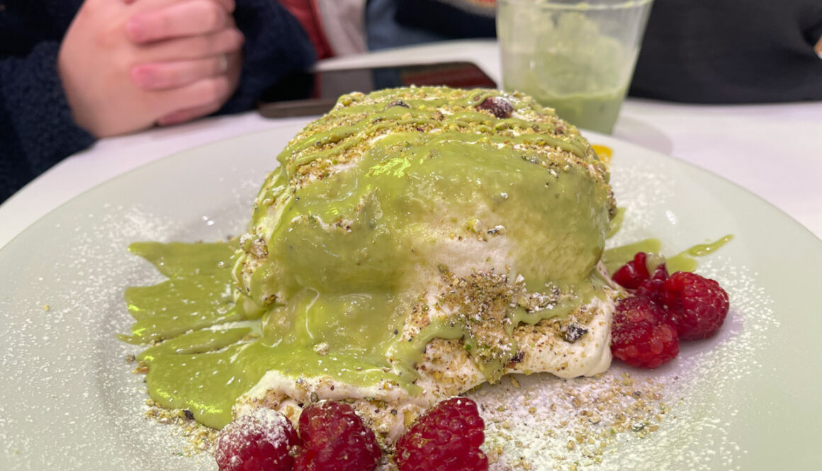 fluffy-fluffy-dessert-pistachio-pancake