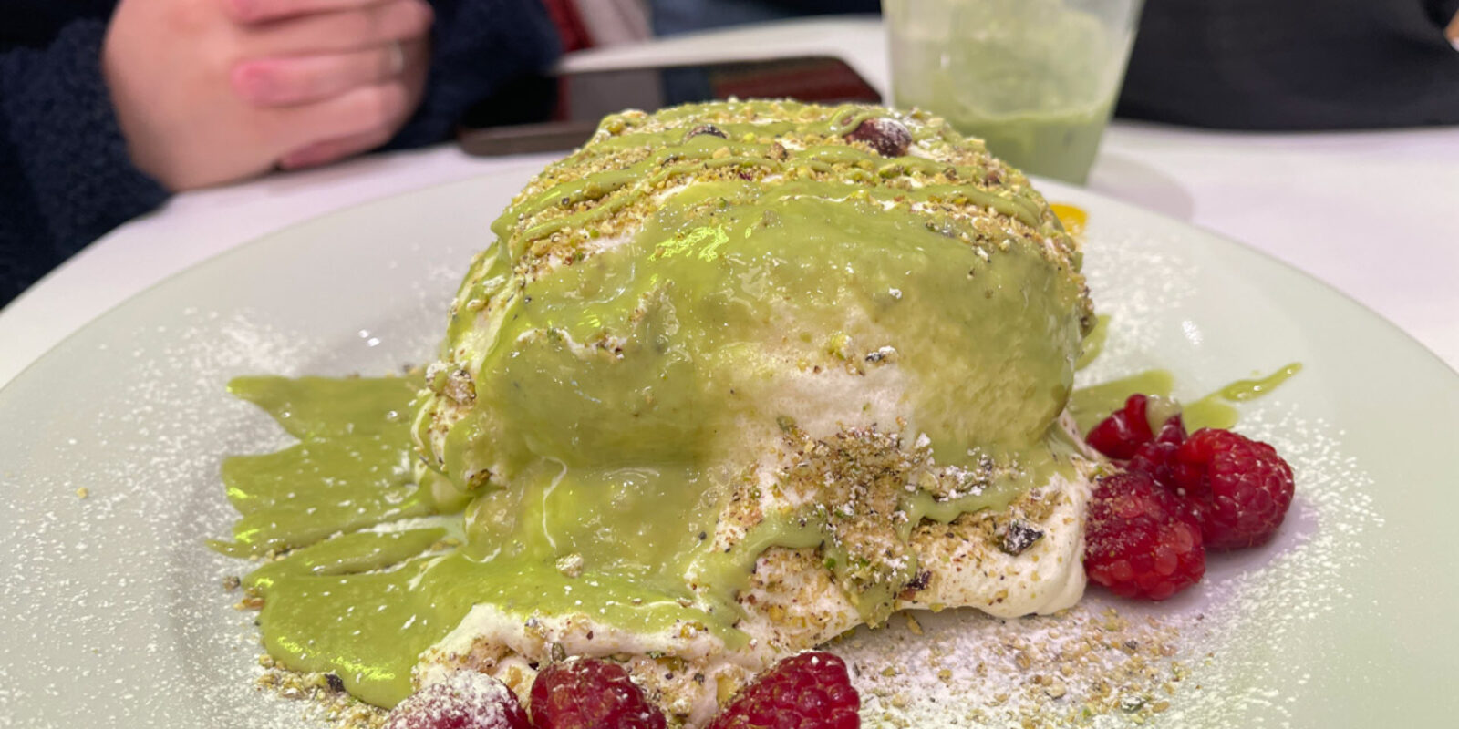 fluffy-fluffy-dessert-pistachio-pancake