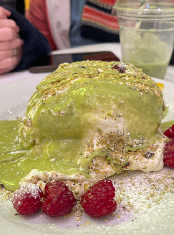 fluffy-fluffy-dessert-pistachio-pancake